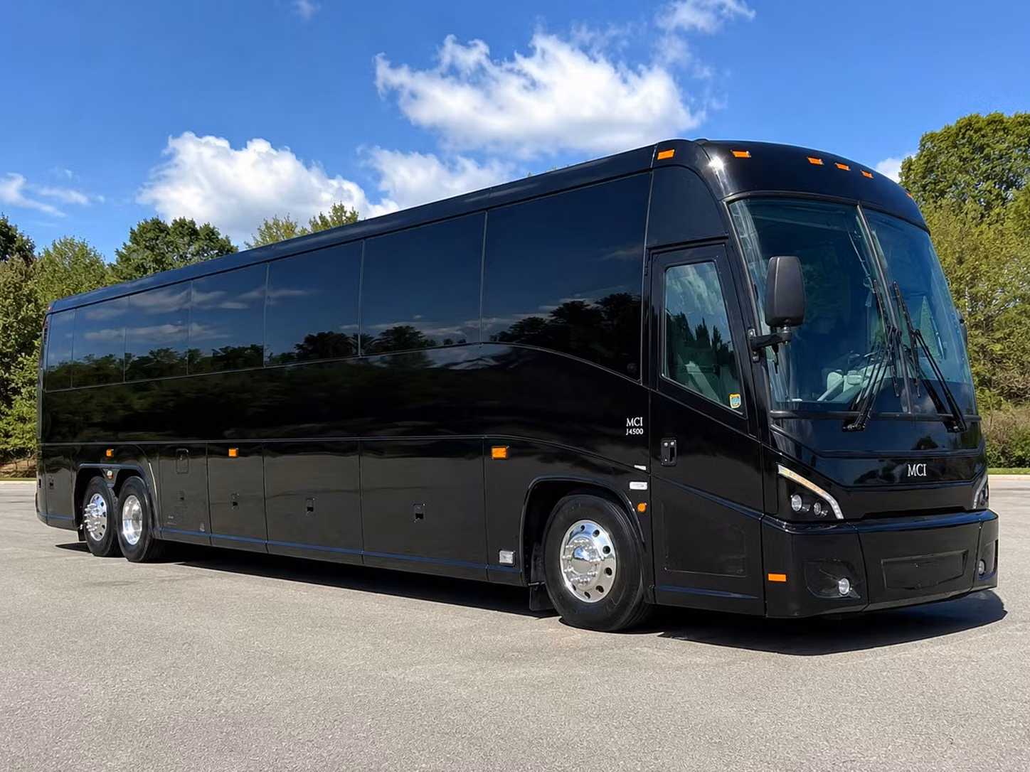 corporate event shuttle bus service in wallingford for teams conferences and commuters